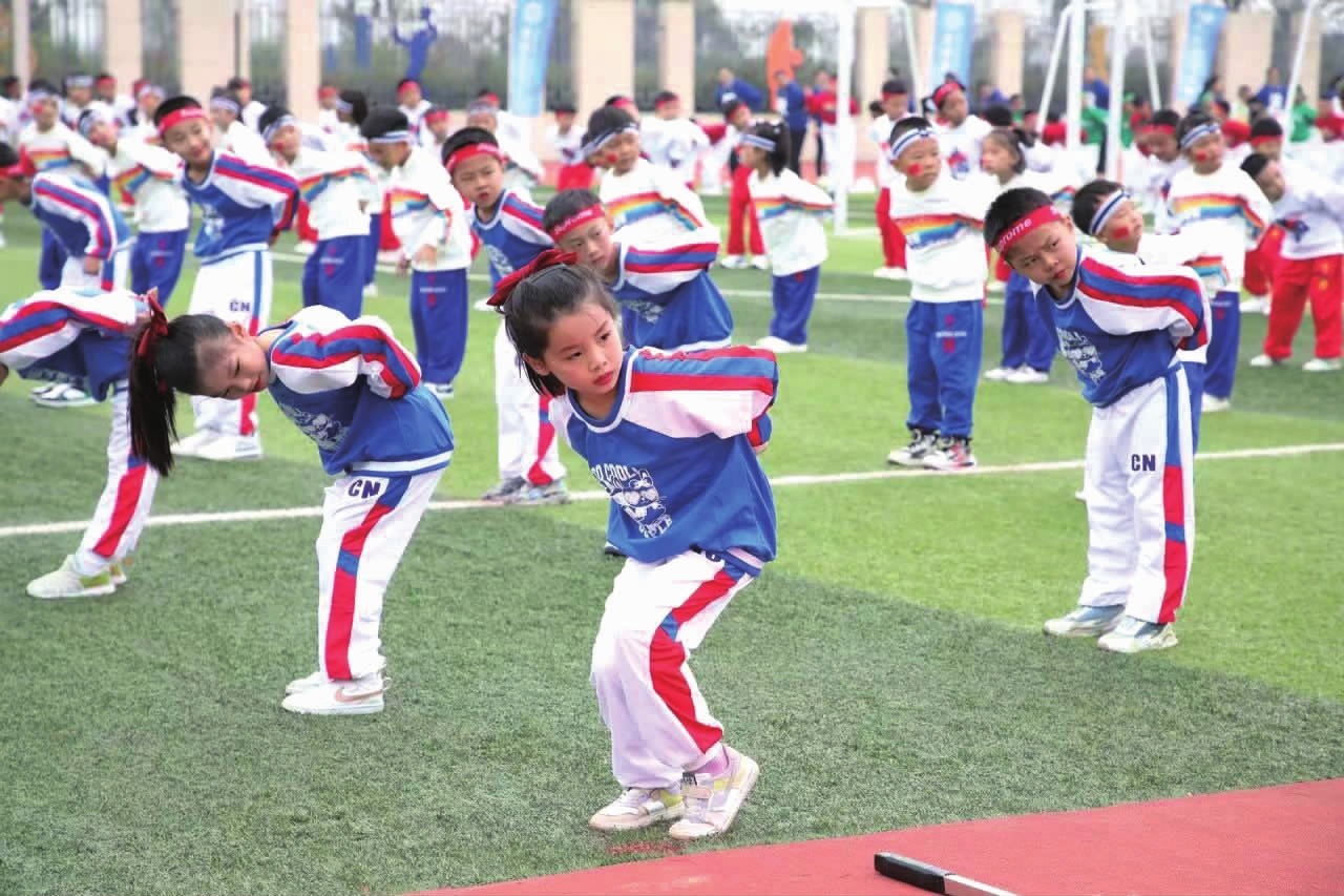 赢取超值枪械、公测限定时装福利！《七日世界》