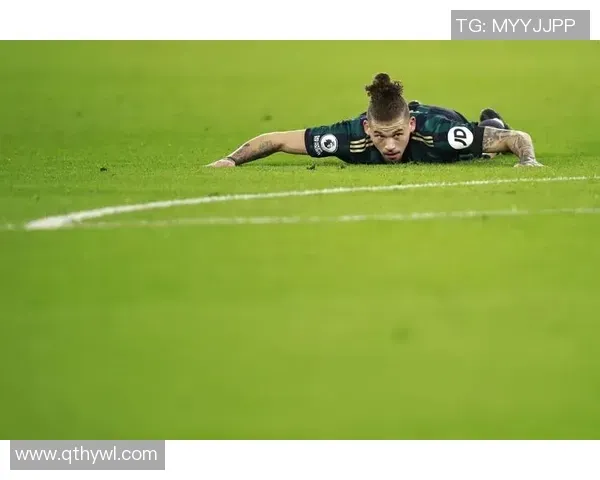 石宇奇2-1险胜周天成 两连胜锁定总决赛四强席位