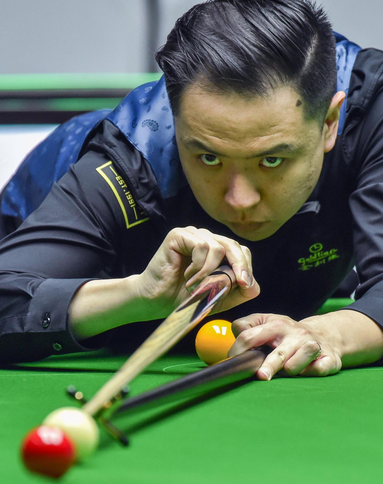 通过挥拍交 通过挥拍交